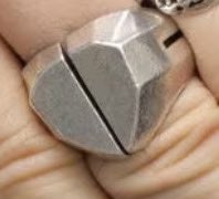 HAL321's tweet image. 私、シルバーアクセ大好きなんですがこの指輪が欲しいのに画像検索しても出てこないのでこのシルバーリングが何者か知ってる方いたら教えていただきまけんか…