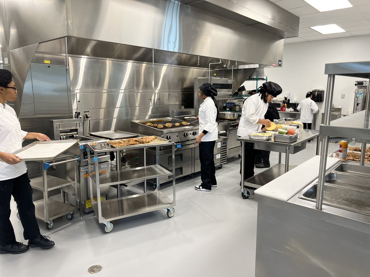 VaEducatorWJC's tweet image. So nice that we were able to host the #valin event @ACEatHermitage over the past couple of days. The students did an amazing job with the prep for this event. @VA_Partners4Edu @MacBeaton2 @VAEducatorCMJ