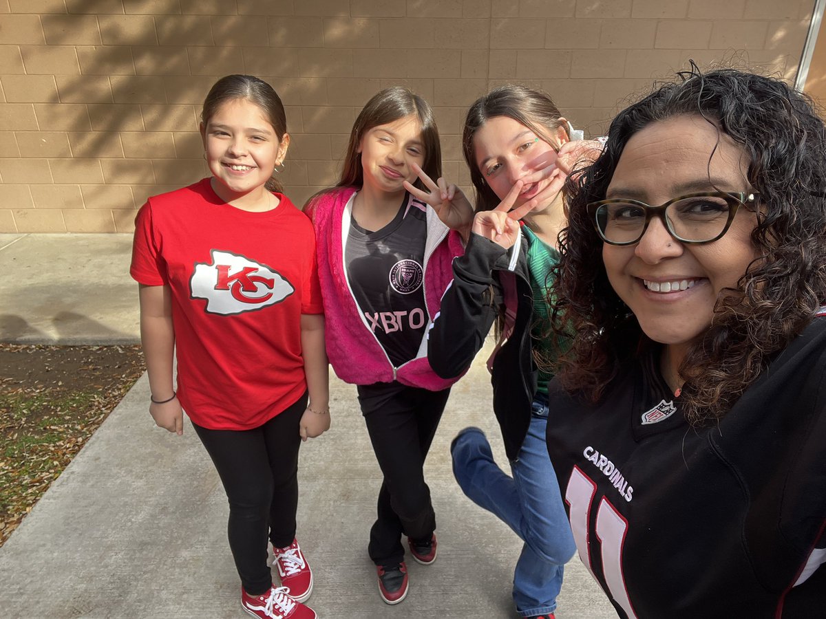 GLDDbacks's tweet photo. Today we celebrated Super Bowl Thursday! Staff and students sported their fave team gear! We even had some rivalry moments.  Who do you think will win this weekend? #superBowl https://t.co/IFtHCzCJFy