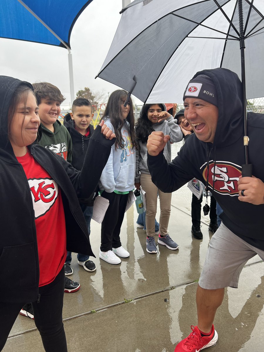 GLDDbacks's tweet photo. Today we celebrated Super Bowl Thursday! Staff and students sported their fave team gear! We even had some rivalry moments.  Who do you think will win this weekend? #superBowl https://t.co/IFtHCzCJFy
