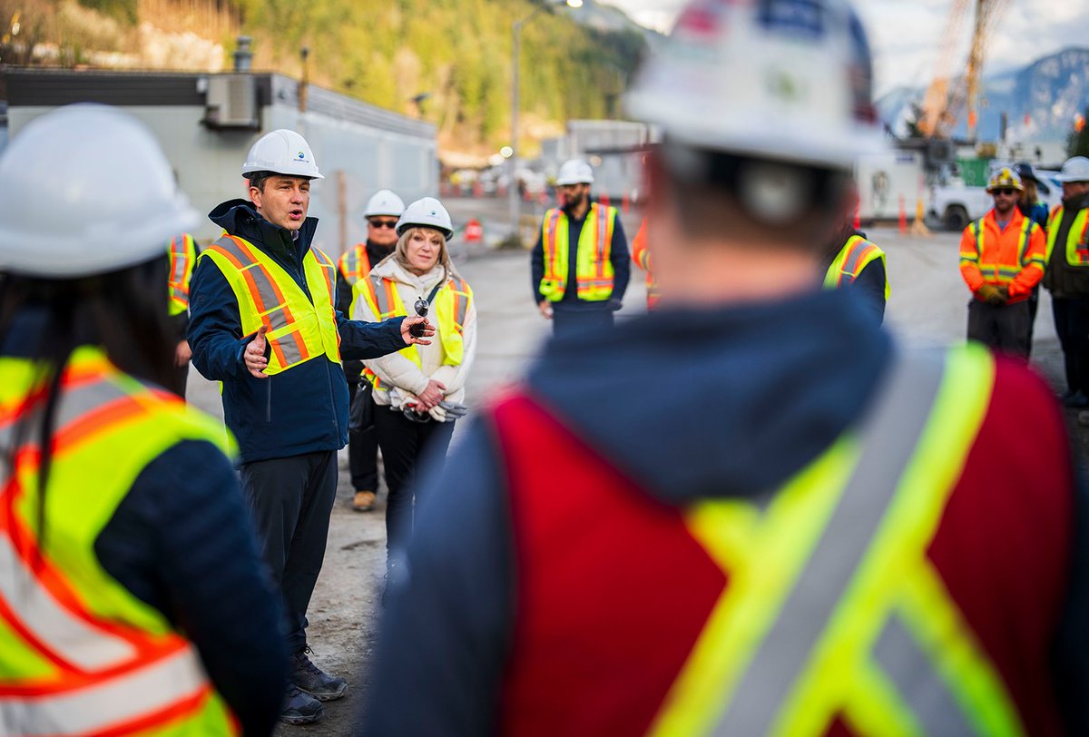 PierrePoilievre's tweet photo. Canada has the most environmentally friendly liquefied natural gas on earth.

Common sense Conservatives will repeal the anti-energy law C-69 so projects like Woodfibre LNG can bring home powerful paycheques for our people: https://t.co/Rw3UHv8v5Y https://t.co/XA3dAJc0SH