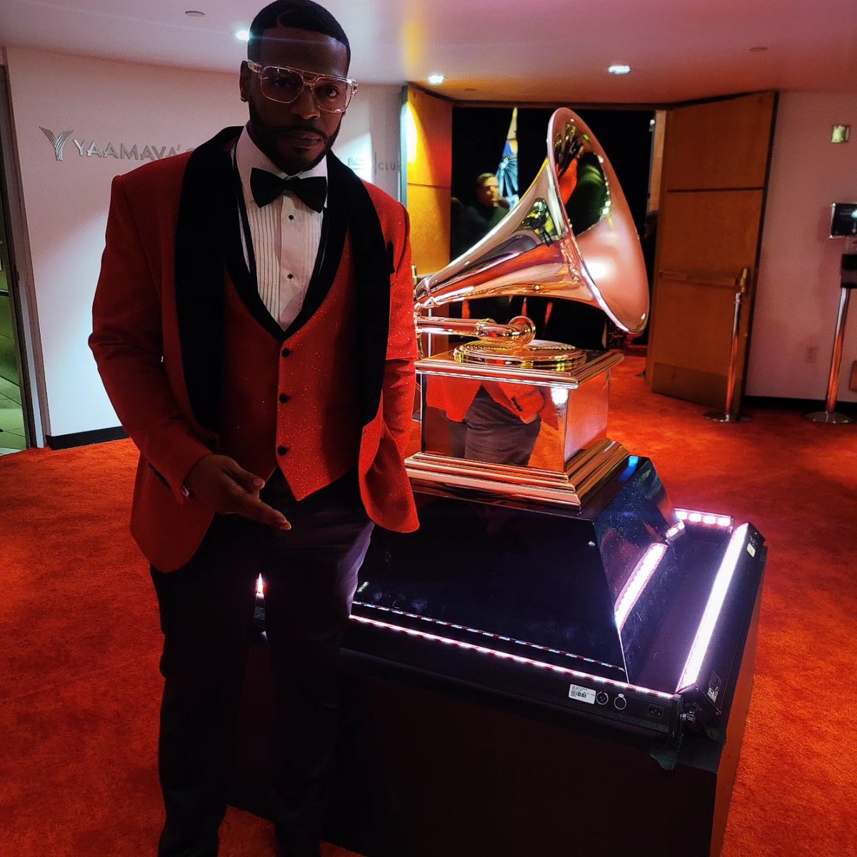 ell_aych's tweet photo. Welcome to the LH era...

#Grammys2024
#NewMusic in March
#BackLikeWeNeverLeft
#Inertia
#ThePantsAreSatin
#NotPleather https://t.co/Df7Zaayb8X