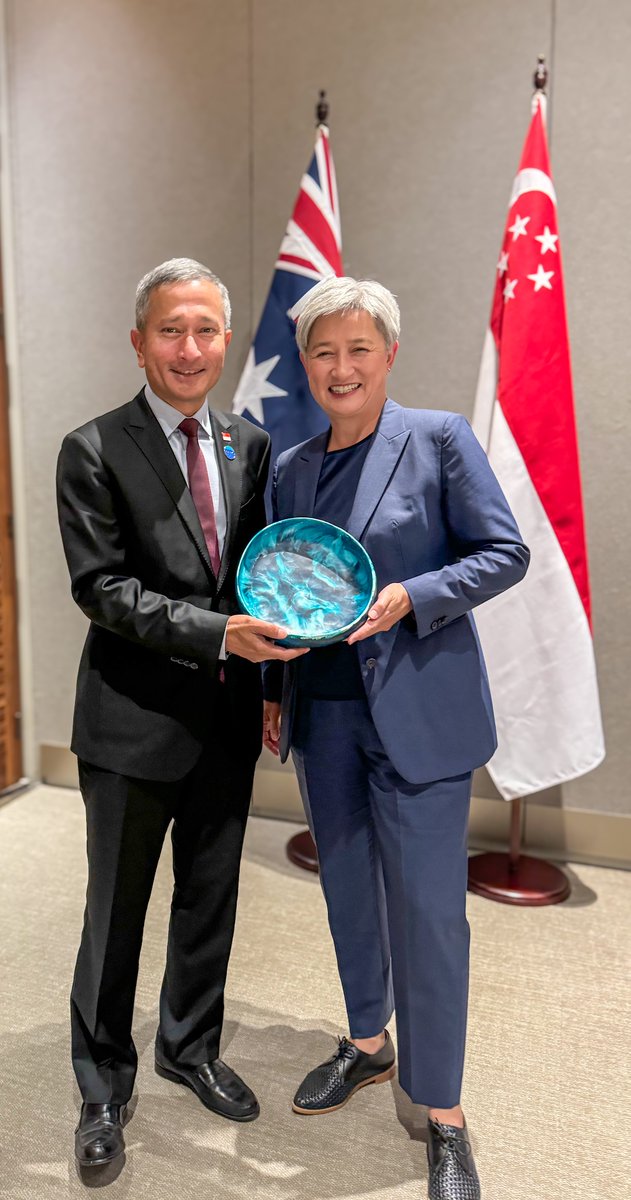 Pleased to meet Australia Foreign Minister @SenatorWong in Perth. Good discussion on our bilateral cooperation and regional issues. Singapore & Australia celebrate the 10th anniversary of our Comprehensive and Strategic Partnership next year. 🇸🇬🇦🇺 There are many opportunities to…