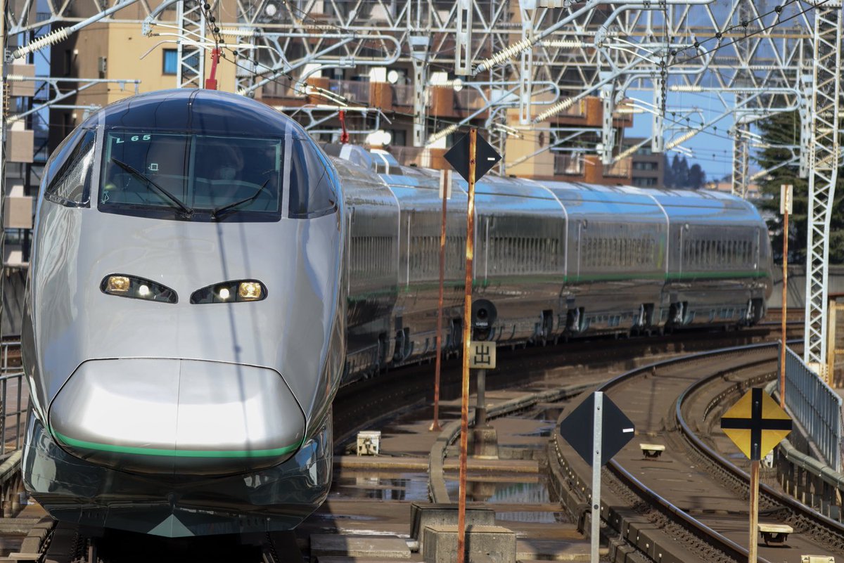 takoyaki_train7's tweet photo. ㊗️L65編成銀つばさ復活1周年!!

地元山形民としては本当に嬉しかったリバイバル塗装
E8系の登場であまり先は長くないかもしれないけどこれからもたくさん撮りに行きたい https://t.co/67iLSFv4Xw