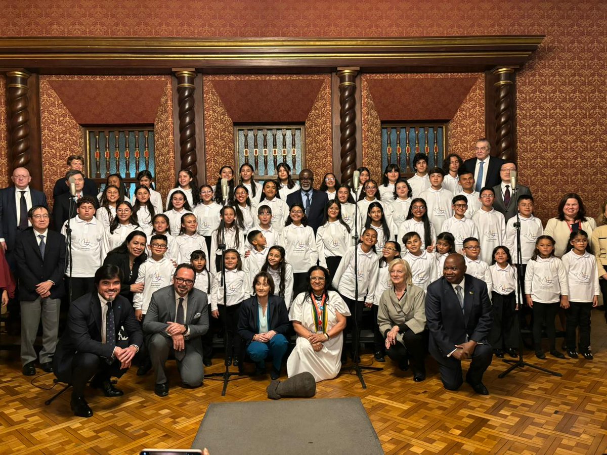 El Coro Hijas e Hijos de La Paz con el Consejo de Seguridad de las Naciones Unidad en su visita a Bogota.