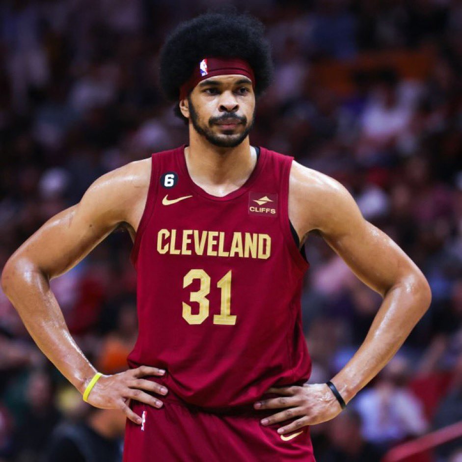 AlexCaruso's tweet photo. Jarrett Allen Under 16.5 Points ✅

5-0 on NBA. He keeps struggling vs Claxton https://t.co/az2ZY6tuzz