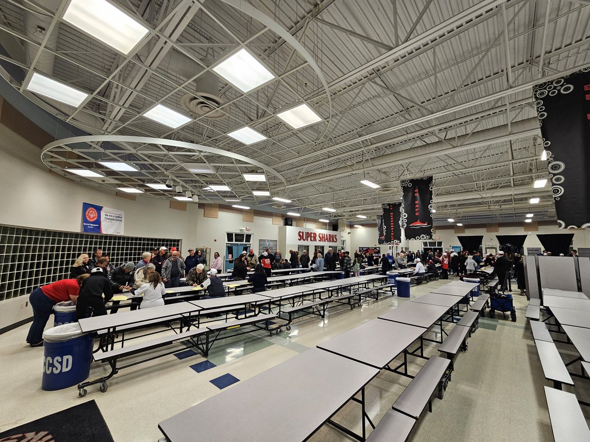 Caucus voting continues at Tarkanian Middle School. Everyone I've spoken to has voted for Trump. *Picture doesn't capture the huge crowd that has passed through here. #RJNow