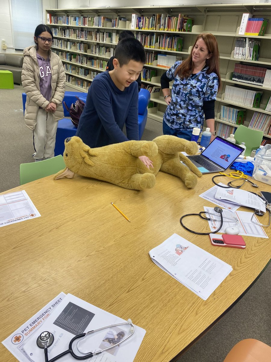 UTMS Jr. Academy - a collaboration with HCVSD!

The 5/6 Academy is focused on Environmental Studies and led by Ms. Stillwell with UT’s Ms. DeVita. 

The 7/8 Academy is focused on Animal Science and led by Ms. Ruggieri &amp; Ms. Balliet with UT’s Mr. Mestre. #TheU #TigerPride
