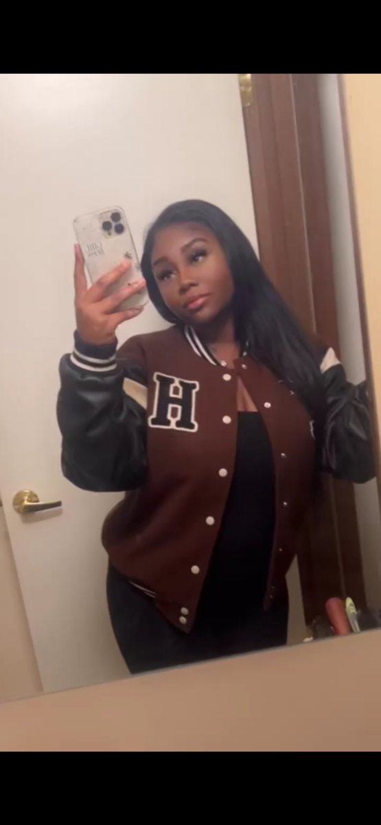 PimpcessPretty's tweet image. It’s just something about us dark skin girl 🤎✨