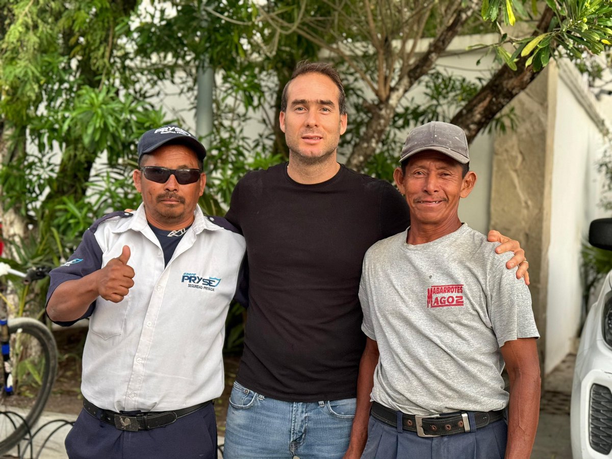 diegocastanonmx's tweet photo. Continuamos nuestro recorrido por la colonia Ejido. Agradecemos a los vecinos por su bienvenida y por compartir ideas y preocupaciones con nosotros. 

Continuaremos construyendo mano a mano, gobierno y ciudadanía el municipio que todos soñamos. https://t.co/9D90JZ4OYy