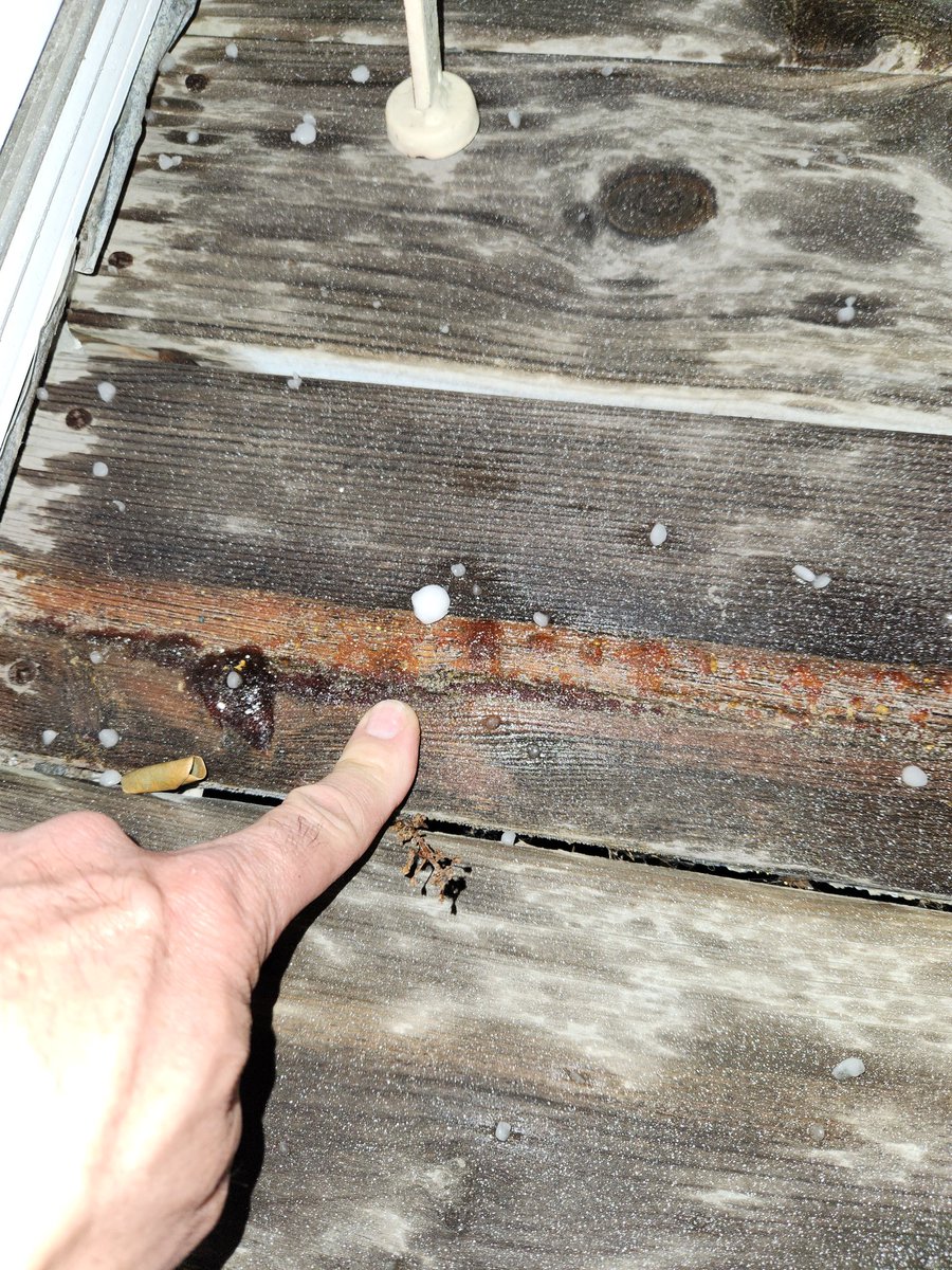 JCtwister3's tweet photo. @NWSChicago pea size hail near 450W and ridge rd Portage IN https://t.co/pQgTy2hclF