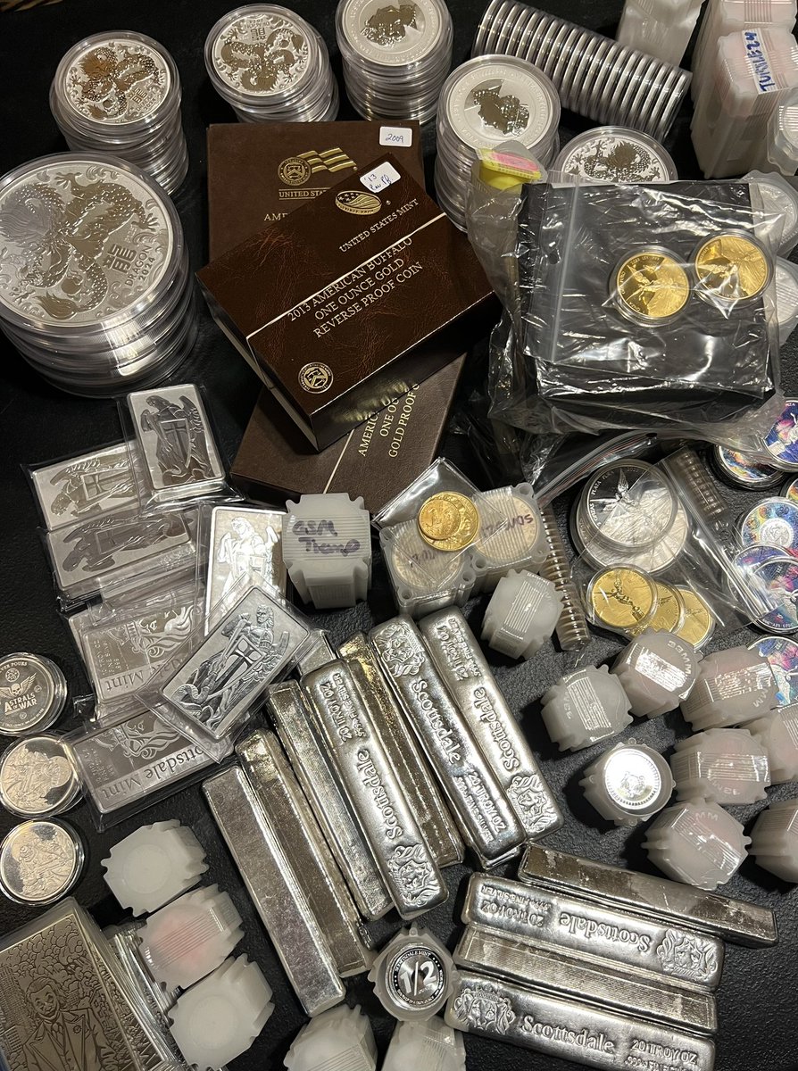 BullionBrother's tweet photo. A few nice things 👌
#silverbullion #silverbars #bullionbars #bullion #gold #goldbullion #silverforsale #coins #silvercoins #goldcoins #bullioncoins #stackingcoin #stacker #stacking #silverstacking #silverstackingcommunity #silverdegenerate #goldstacking #goldstacker #silverdegenerates
