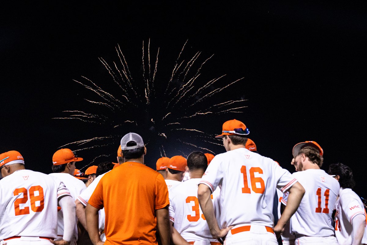 UTRGVBaseball's tweet photo. 𝑴𝑬𝑬𝑻 𝑻𝑯𝑬 𝑽𝑨𝑸𝑼𝑬𝑹𝑶𝑺 𝑻𝑶𝑵𝑰𝑮𝑯𝑻❗️

🔸 $10 Admission 🎟️
🔸 𝐅𝐫𝐞𝐞 𝐘𝐨𝐮𝐭𝐡 𝐂𝐥𝐢𝐧𝐢𝐜 🤝
🔸 𝐓𝐰𝐨-𝐈𝐧𝐧𝐢𝐧𝐠 𝐒𝐡𝐨𝐰𝐜𝐚𝐬𝐞 ⚾️
🔸 𝐅𝐢𝐫𝐞𝐰𝐨𝐫𝐤𝐬 🎇

🎟️🔗 https://t.co/EdBcb5KjU2

#RallyTheValley #UTRGV #WACbsb https://t.co/SIxH3hoJAT
