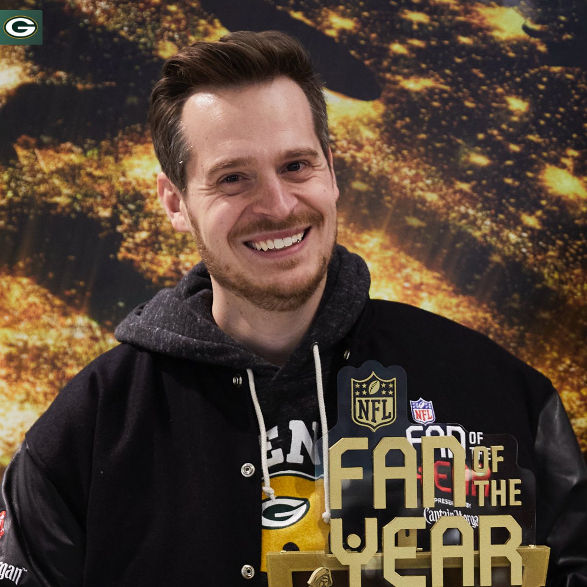 packers's tweet photo. Fan of the Year 🤝 @tomgrossicomedy 

📸: https://t.co/vDCf0i9Xga 

#GoPackGo https://t.co/5rHH55z0oy