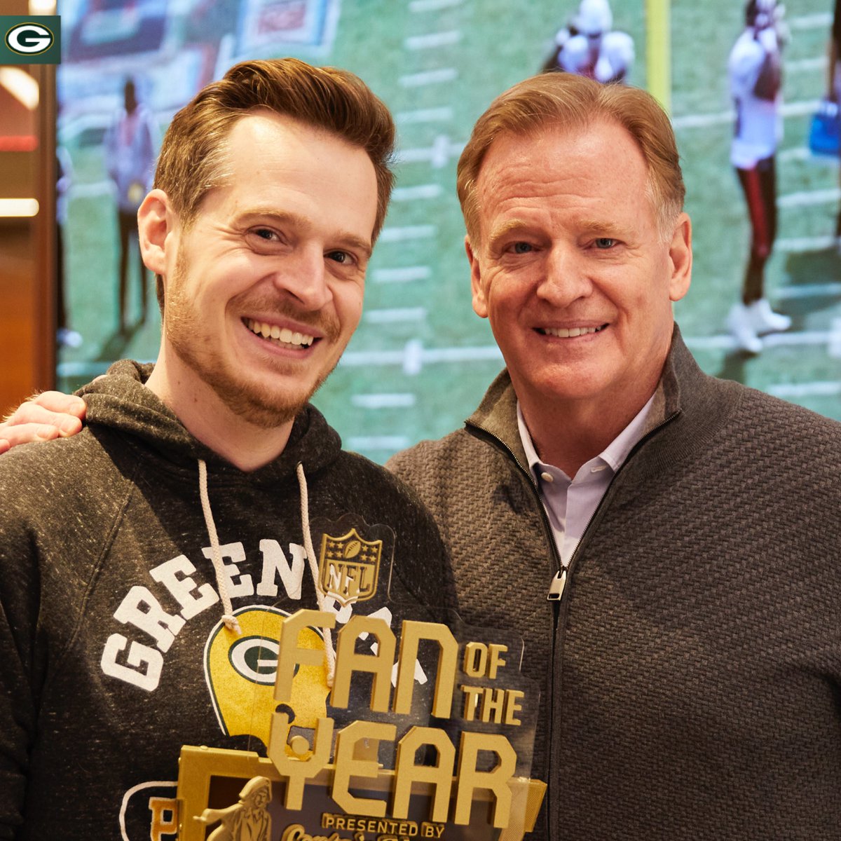 Fan of the Year 🤝 <a href="/tomgrossicomedy/">Tom Grossi</a> 

📸: pckrs.com/dt117tos 

#GoPackGo