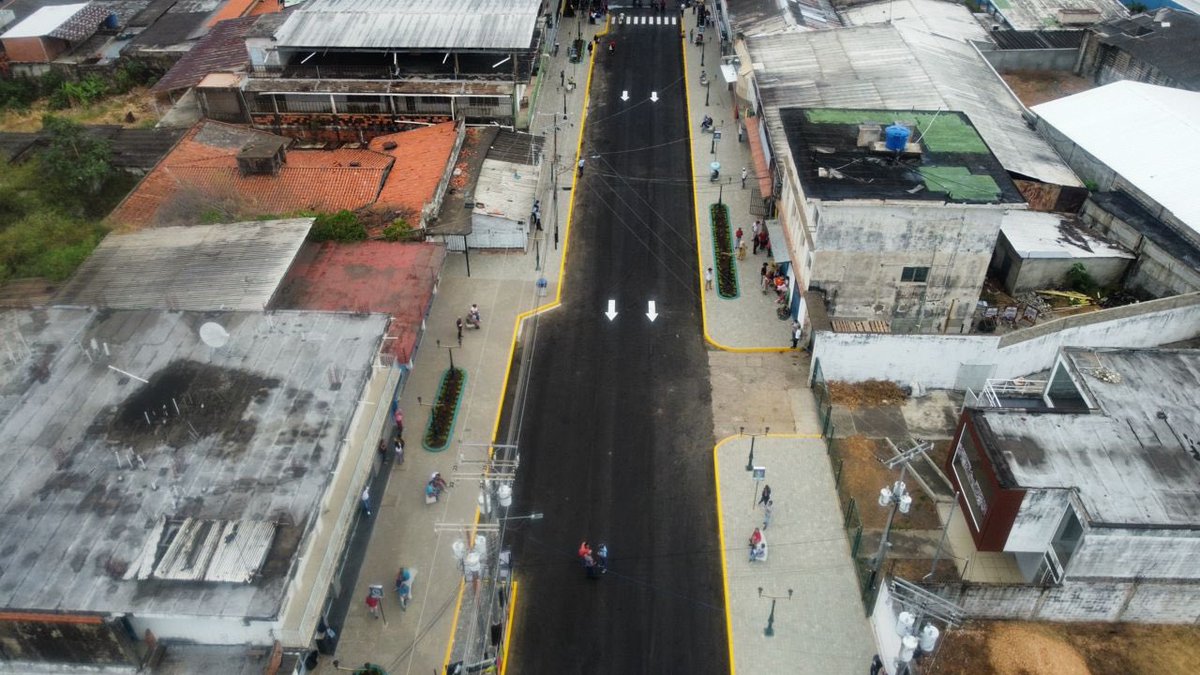 En nombre de nuestro Presidente <a href="/NicolasMaduro/">Nicolás Maduro</a>, entregamos la última fase del paseo turístico comercial de la carrera 12, en Calabozo en el municipio Francisco de Miranda, en el marco de los 300 años de esta ciudad productiva de nuestro estado. ¡Seguimos trabajando!