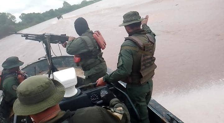 #FANB patrulla los ríos Tarra y Catatumbo en ejercicio de nuestra soberanía nacional ! Operación #RelampagoDelCatatumbo !

#IntegrarEsVencer