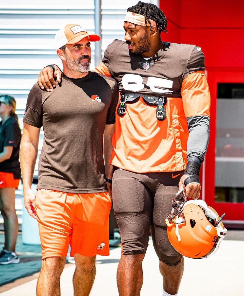 brownsfanuk's tweet photo. Congratulations to the Cleveland Browns for dominating the 13th Annual NFL Honors. #Browns https://t.co/sjGhHdTJsd