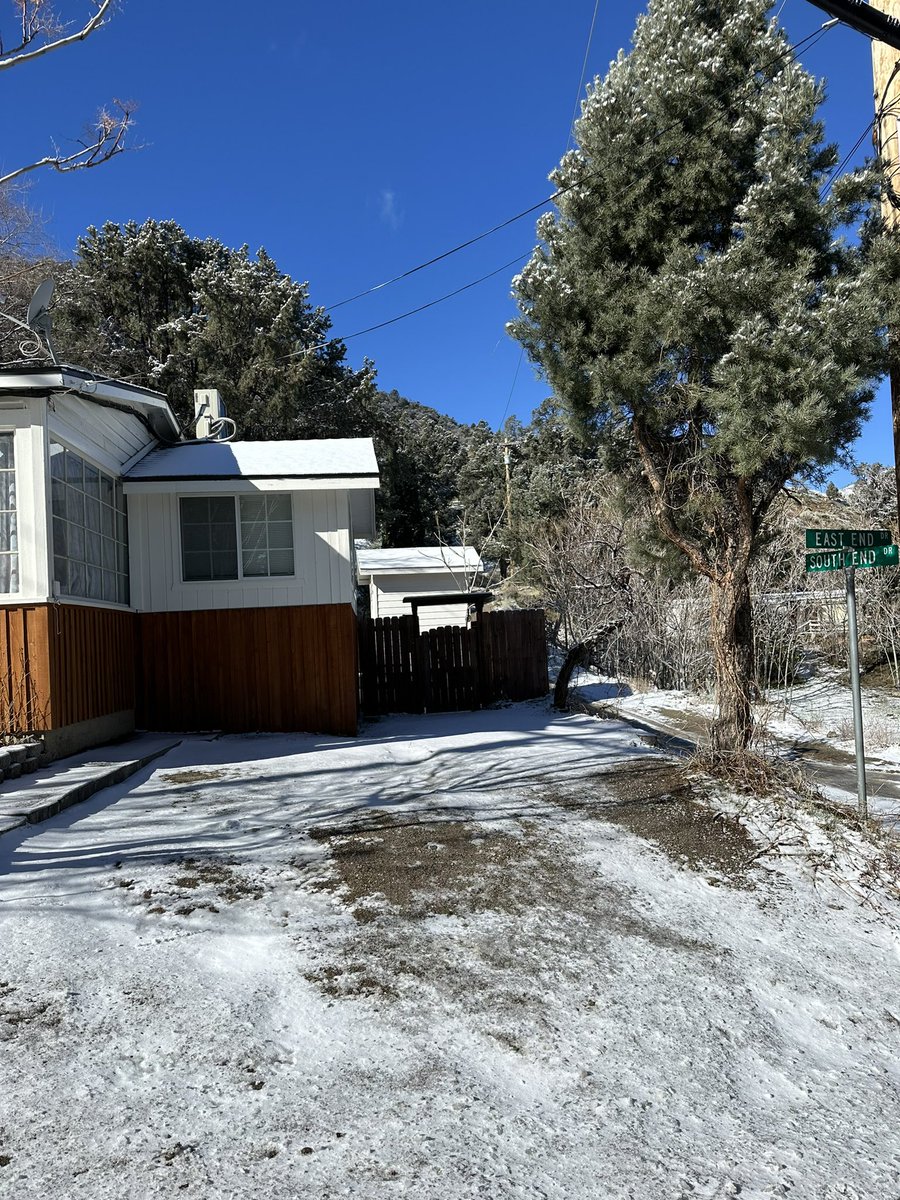 Snow in Frazier Park, CA Photos from our customers ❤️ #frazierpark #frazierparkcalifornia #frazierparkca #frazierparkca.com #frazierparkrentals #frazierparkhouses #frazierparkhomes #sixflags #sixflagsmagicmountain #pinemountain #pinemountainclub #grapevine #pyramidlake