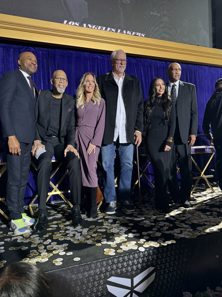 MagicJohnson's tweet photo. Kobe Bryant’s statue unveiling was just beautiful. Cookie and I were so impressed with his wife Vanessa’s grace, class, and her beautiful speech about not only Kobe but their beautiful daughters. Vanessa put together an outstanding ceremony. We were also so impressed with how Vanessa and Lakers Owner Jeanie Buss designed Kobe’s statue. The details are incredible and it’s one of the best statues I’ve ever seen! Today was a great way to honor the life and legacy of Kobe Bryant!
