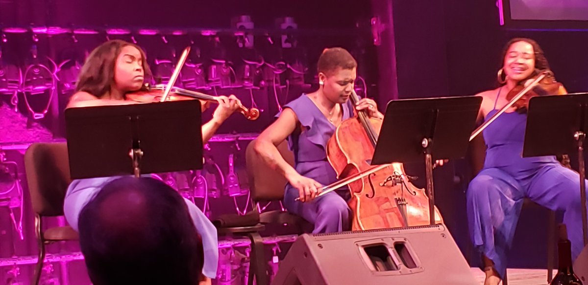 Thank you, thank you, thank you @thestringqueens for an amazing and uplifting performance <a href="/UF/">FLORIDA</a> tonight!