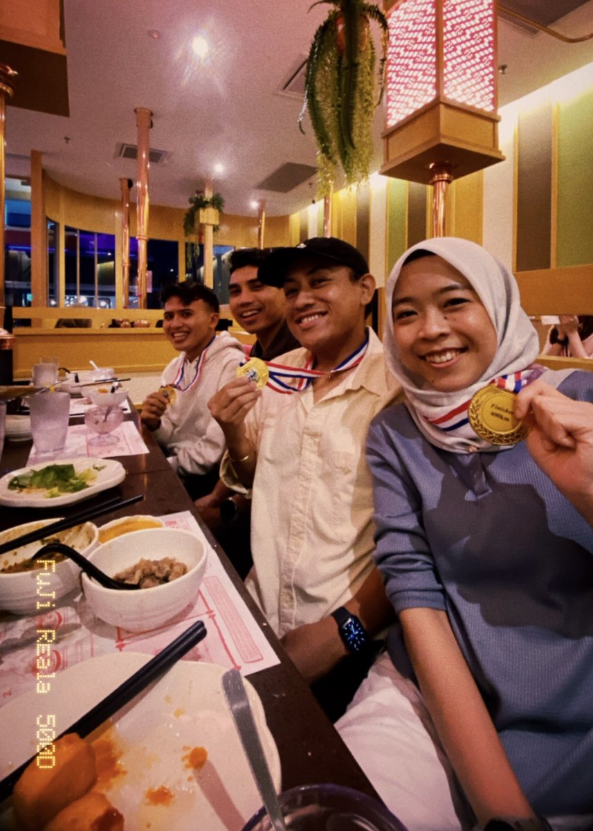sham_aboosman's tweet photo. 400km #januarybattle challenge celebration with the whole squad! Tq for the time & thought.
✨them✨, couldn’t ask for more🤍 https://t.co/uzwxcH375X