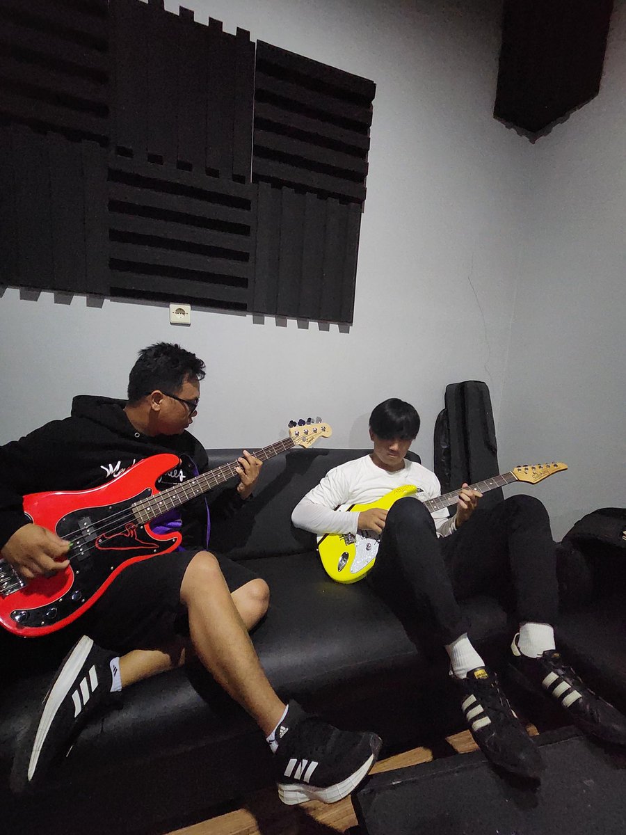 alienexist2004's tweet image. Ngulik lagu baru

#alienexist #alienexistband #sappypunkrock #poppunk #punkrock #alienexist2004 #musik #blink182 #tomdelonge #travisbarker #markhoppus #ntrl #rocketrockers #ramones #bandindie #skena