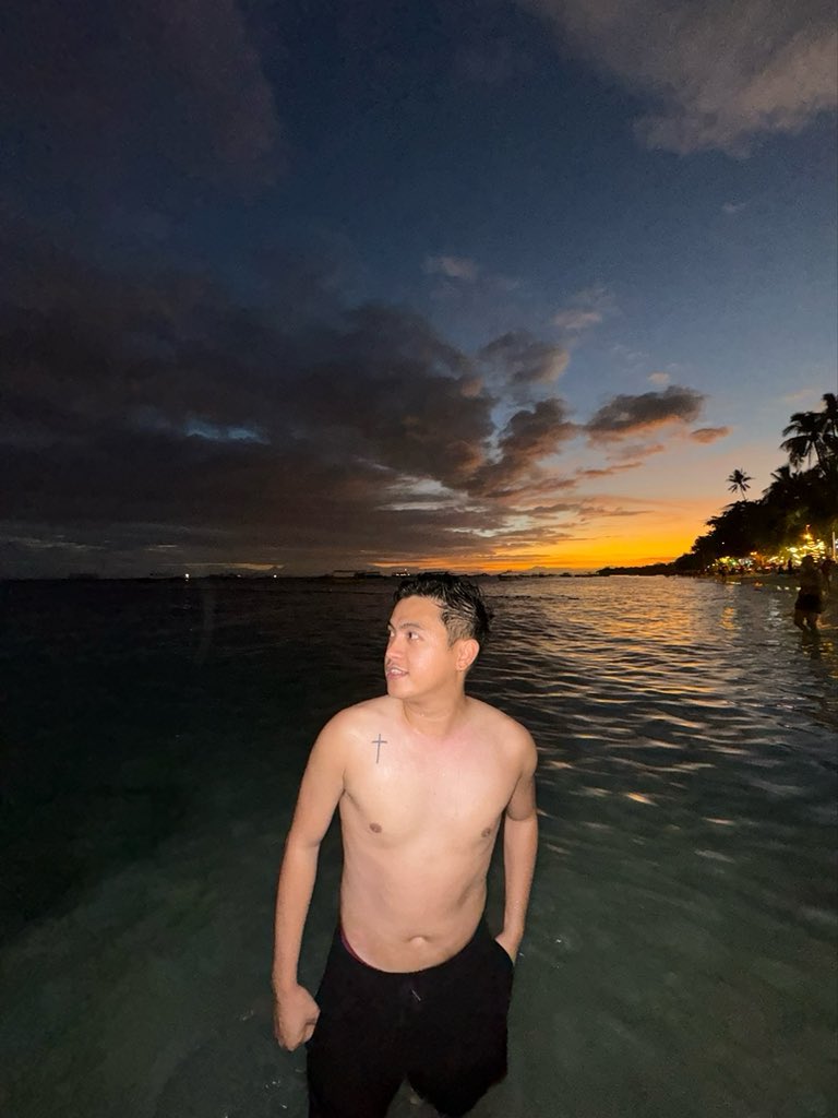 eumMeh's tweet photo. road to dadbod 🤣 #sunset #panglao https://t.co/cYUr5n9eKY