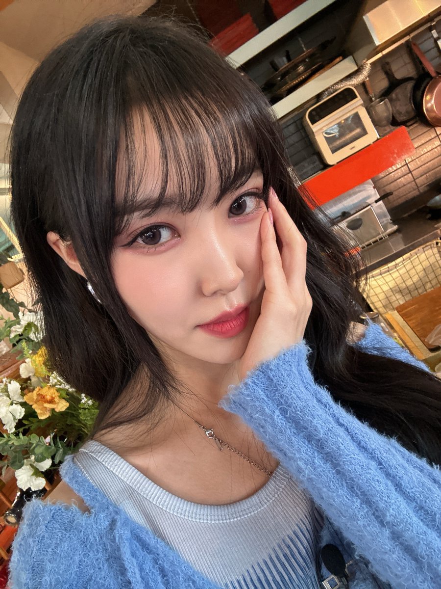 YUJU__OFFICIAL's tweet photo. [📺]

TVING #환승연애3 9화에
유주가 출연합니다.

러뷰가 보고싶어 했잖아?
그럼 이런 셀카 안 나왔어❣️

#유주 #YUJU https://t.co/gQuTRHodLF