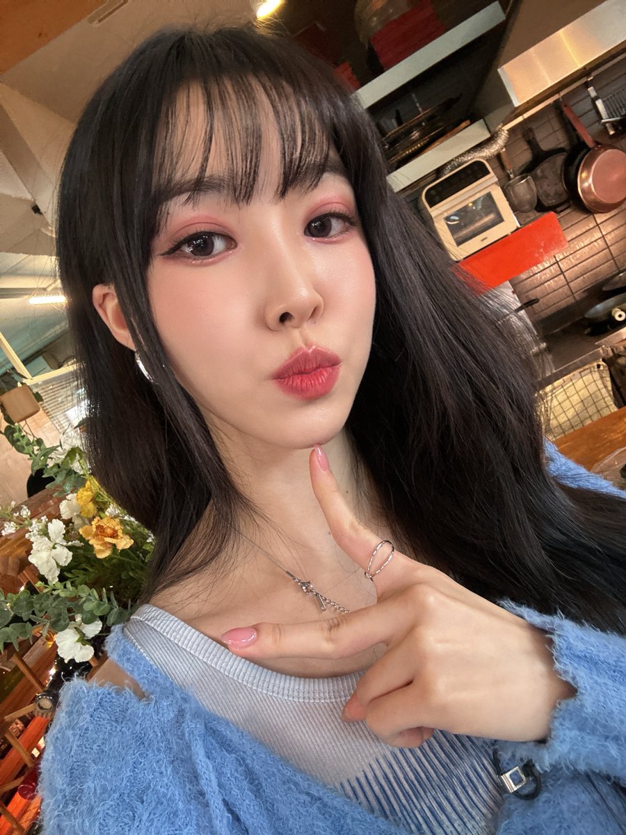 YUJU__OFFICIAL's tweet photo. [📺]

TVING #환승연애3 9화에
유주가 출연합니다.

러뷰가 보고싶어 했잖아?
그럼 이런 셀카 안 나왔어❣️

#유주 #YUJU https://t.co/gQuTRHodLF