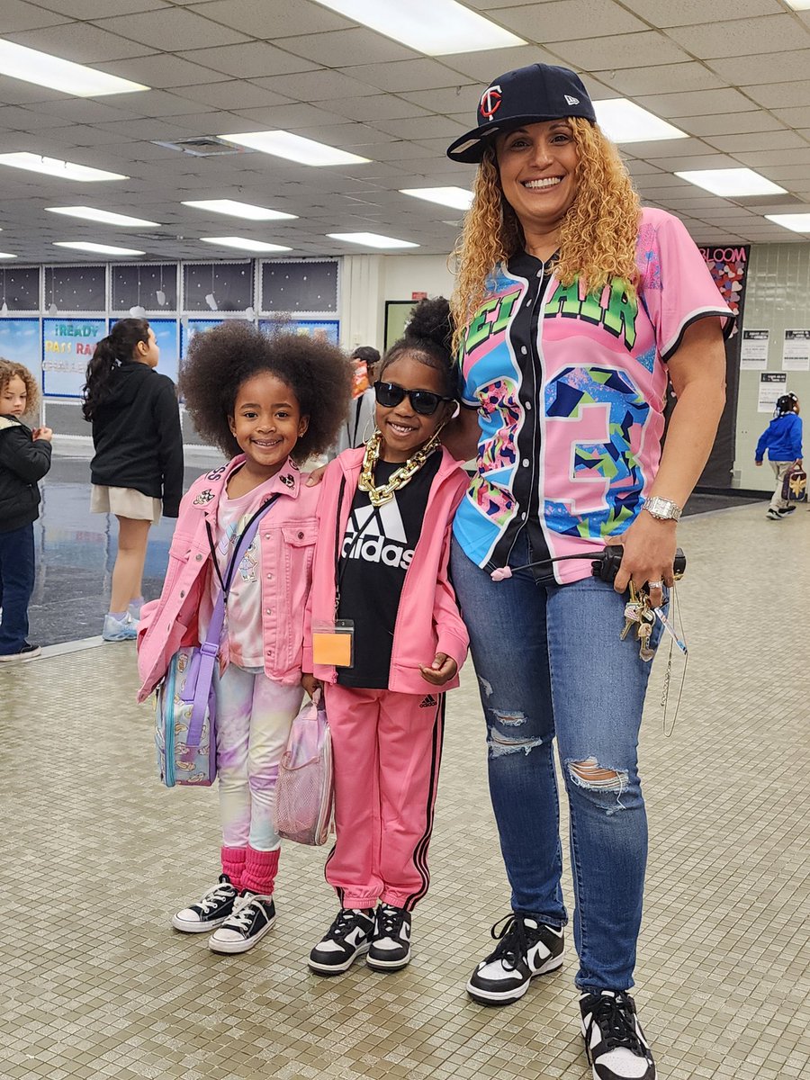 FSWSkyway's tweet photo. This is why we do what we do. Taking it back to the 90s! #ftespiritweek @YeseniaAponte05 @SuptDotres https://t.co/5y9BU3pmSa