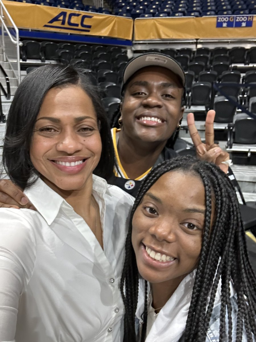 DESMA THOMAS BATEAST tweet media