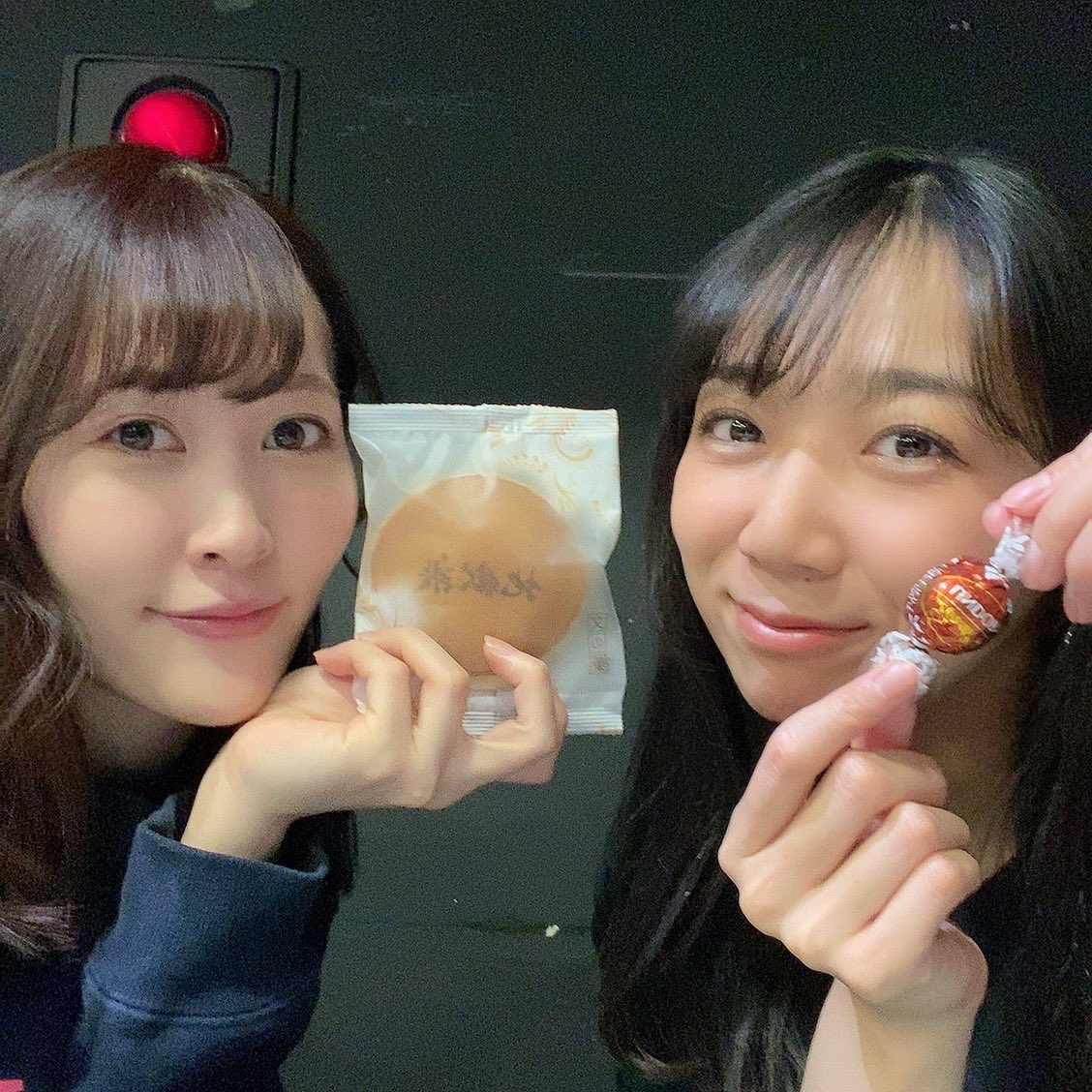 mmy_theater's tweet photo. #舞台地獄楽
稽古も終盤です💪

差し入れで地獄楽どら焼きを頂きました🙌✨
食べ難い😭笑

大好きな真友さんと🫶
私達もう12年の仲ですね🫶

#じごステ https://t.co/DWsIWqprXB