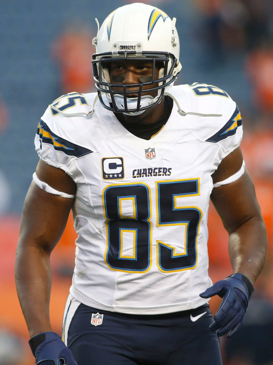 jasrifootball's tweet photo. 𝗧𝗥𝗨𝗘 𝗢𝗥 𝗙𝗔𝗟𝗦𝗘: Antonio Gates should’ve been a first-ballot hall of famer.

Antonio Gates had 116 touchdowns, most by a tight end in #NFL history. https://t.co/xid7V5RpyW