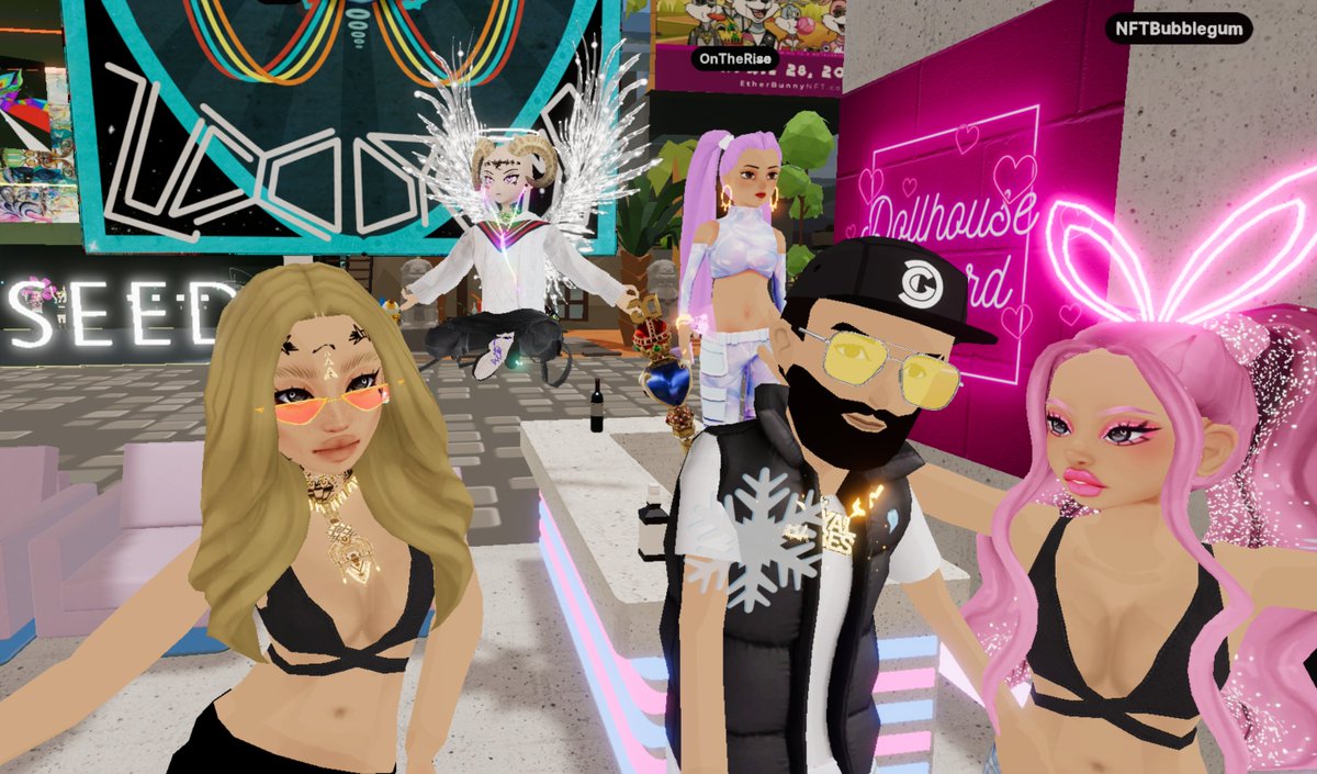 Getting down at the @DollhouseDCL with @Defector_Dan You know I had to catch a pic with @Mikeyzee22 and the squad! @nftbubblegum @em_DCL @ontherisecc34 #ZeeGiveaway