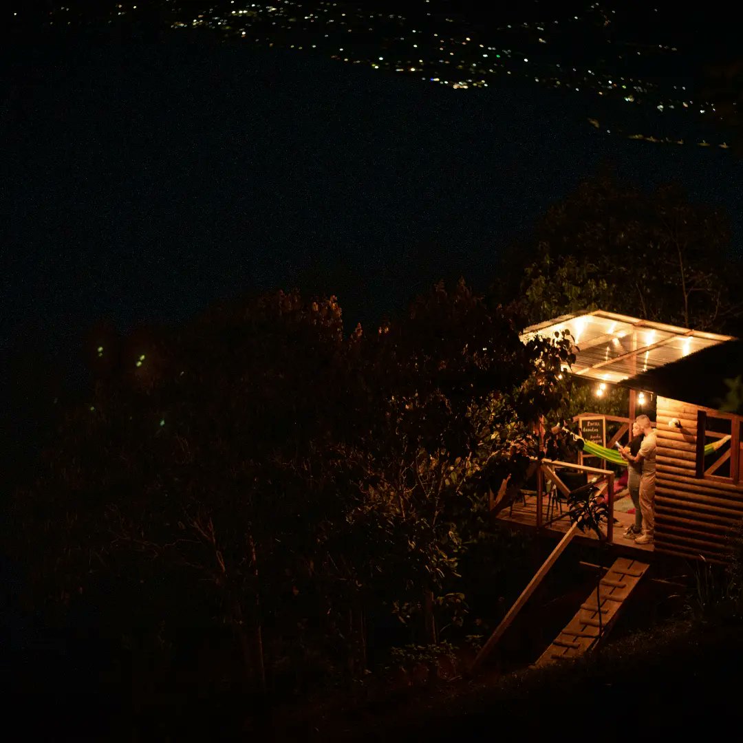 Dormir Entre Árboles en medio de un frío delicioso, despertar con las aves, caminar a la quebrada y tan solo a 50 minutos de Cali.
Somos Entre Árboles 
Alojamiento Rural
Experiencias comunitarias 
Aves
Picnic 
Sigue nuestras redes
IG entrearbolescali