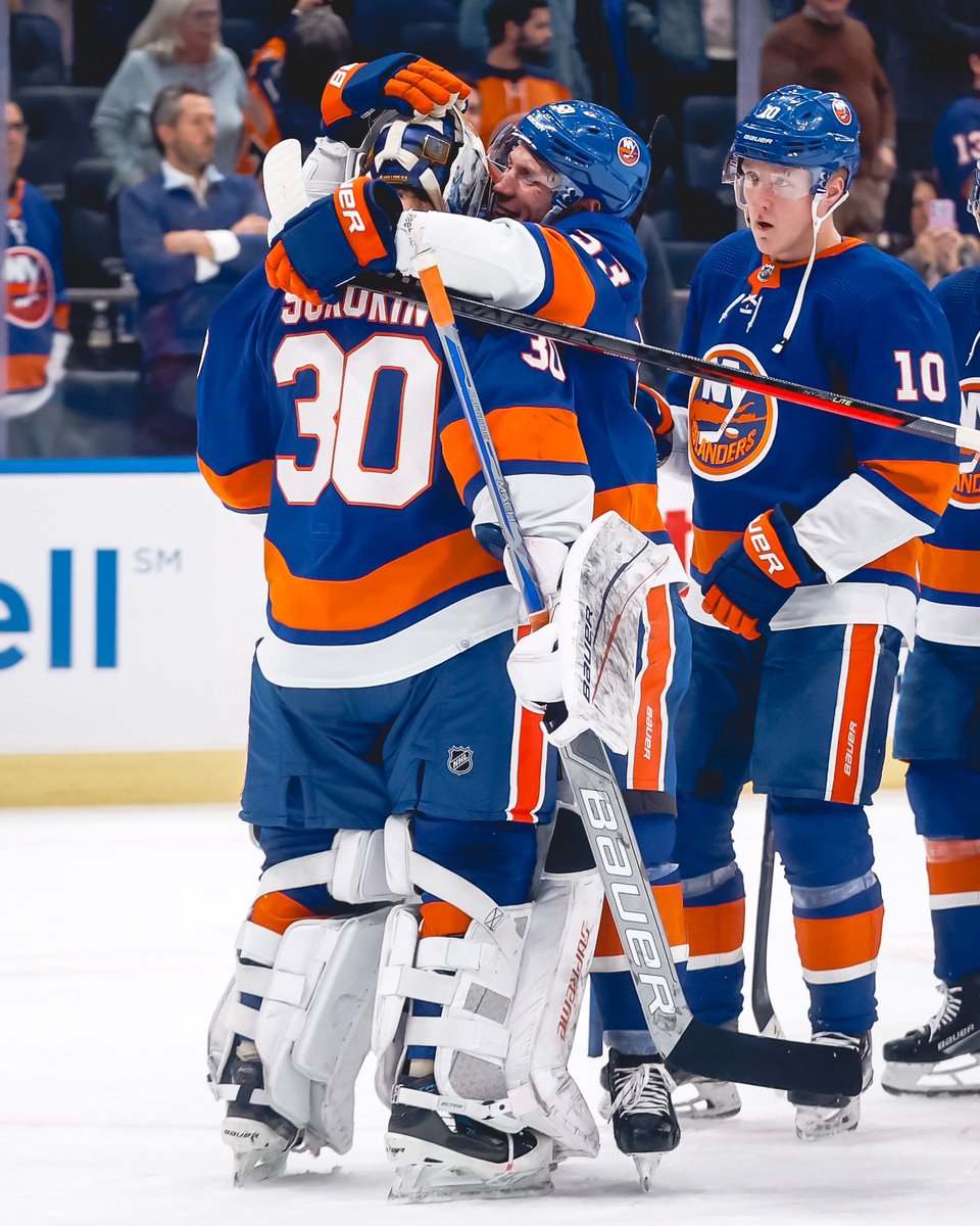NYIslanders's tweet photo. CASEY HUGS ARE SO BACK. https://t.co/scqEiia0Gh