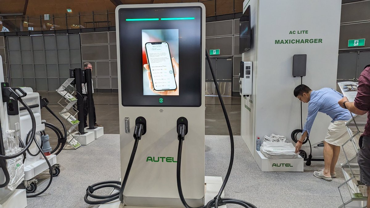 's tweet image. While most of our Ultrafast chargers are 350kW, this one from Autel has a massive 640kW charging rate.
#electrifyEverything