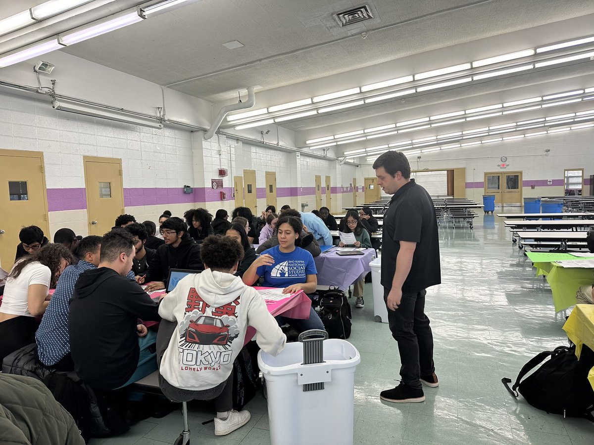 LHSRhoKappa's tweet photo. Co-Advisor Mr. Della Rocca joined a Rho Kappa group as they discussed strategies to help veterans &amp; soldiers after school and distributed materials. @LHS_SSDept @LHS_Lancer @JonathanMorano @RcollinsJudon @YonkersSchools @yft860 https://t.co/jxKlhQrgA3
