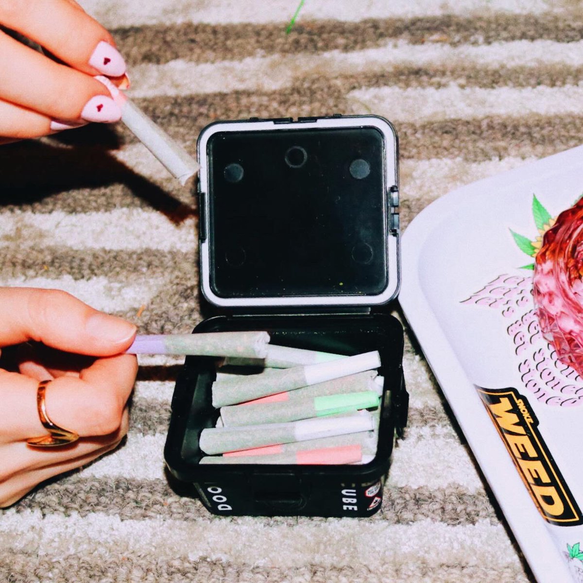 No9Collection's tweet photo. Roses are Red,
Violets are Blue
F**k the box of chocolates,
I got a Doob Cube for you 💝

Now in Original, Max, Mini and Micro Because Every Size Matters! https://t.co/Ru4jMS1z2f