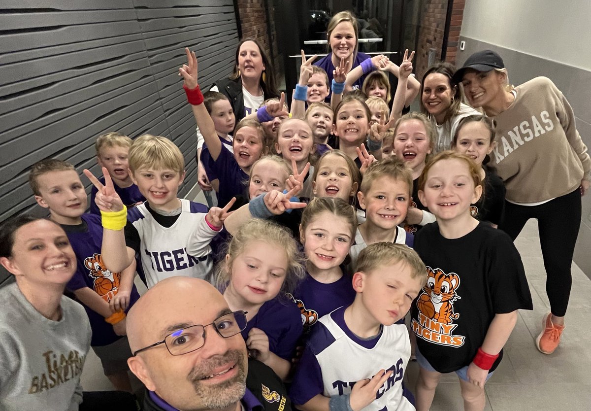 Selfie with the Tiny Tigers! #selfieswiththeprincipal #thtigers