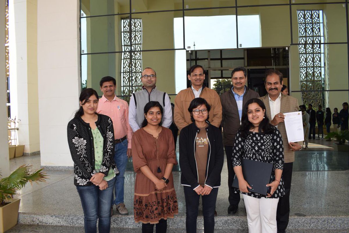 CURajasthan's tweet photo. Congratulations Bhavya, Nidhi, Prakriti &amp; Rethika for being selected at regional level for the NATIONAL ENVIRONMENT YOUTH PARLIAMENT to be held on 10th -11th of Feb at Nagpur University. Make C U Raj proud! @NagpurUni @rsspsg @STUDENTFORDEVE1 
Prof Anand Bhalerao 
Vice Chancellor https://t.co/XEAoHKTLlA