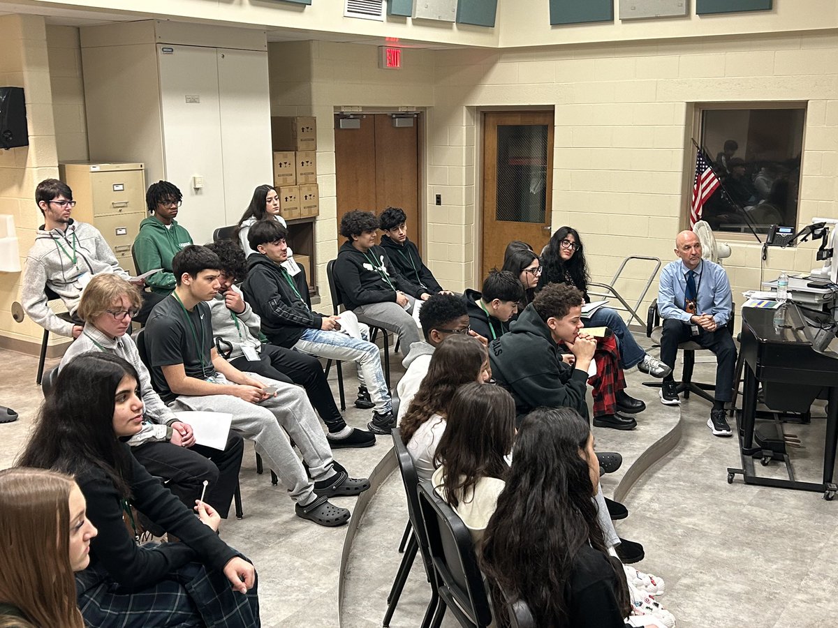 MsEIljo's tweet photo. 3rd annual Keeping It Real conference! And our 8th graders loved it! #HighSchoolTransition thank you to @WMHSATHLETICS1 @SHHSCounsDept @leadershipwmhs @SHHS_BlacknGold https://t.co/TtzMAkvhkV