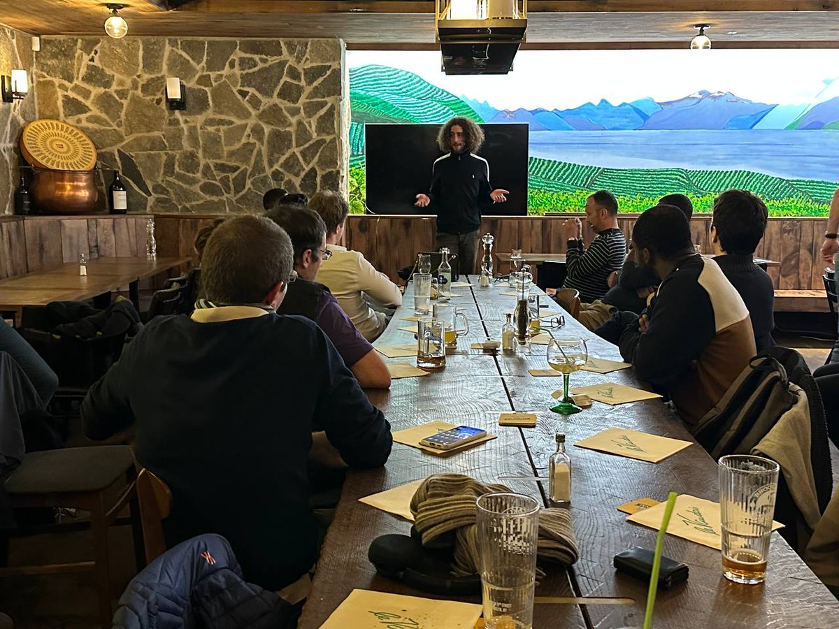 🙏Un grand merci à tous les participants de notre première édition au Restaurant le Vaudois!
L'ambiance était exceptionnelle! Les discussions animées et bienveillantes: Le pitch présenté par <a href="/Agartha_Ch/">Agartha</a> a suscité un débat intéressant!
A toute la communauté MERCI 🙌