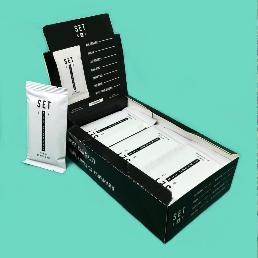 PackMojo's tweet image. Stand out from the crowd with eye-catching display boxes, putting your brand and products in the spotlight like never before 🔎 

buff.ly/3HMyXUx 

#displayboxes #customboxes #unpackyourmojo