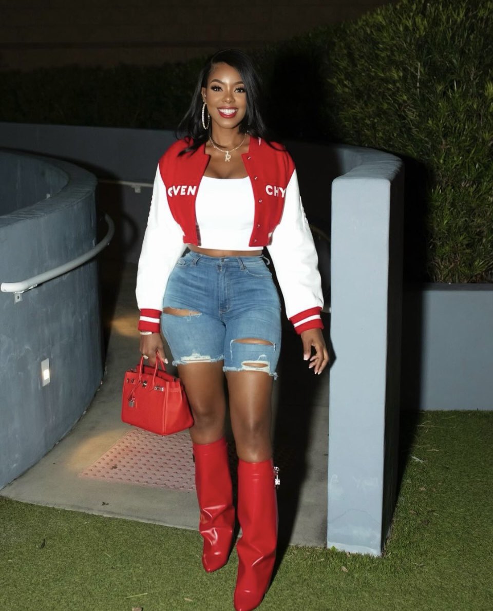 STRSonline's tweet photo. #HoneyBees How fab does our girl JuJu looking 🔥 This Sexy and proud Cubana enjoyed herself on a sister - Date attending a comedy show, and we just love the look.
Hey JuJu 🙌🏾

#JuJu #Givenchy #Fashion #Cubana #AfroLatina #SisterDate #Comedy #NightInTheTown  #BeeBlogsit ✍🏽🐝 https://t.co/7E82YhK3Pv