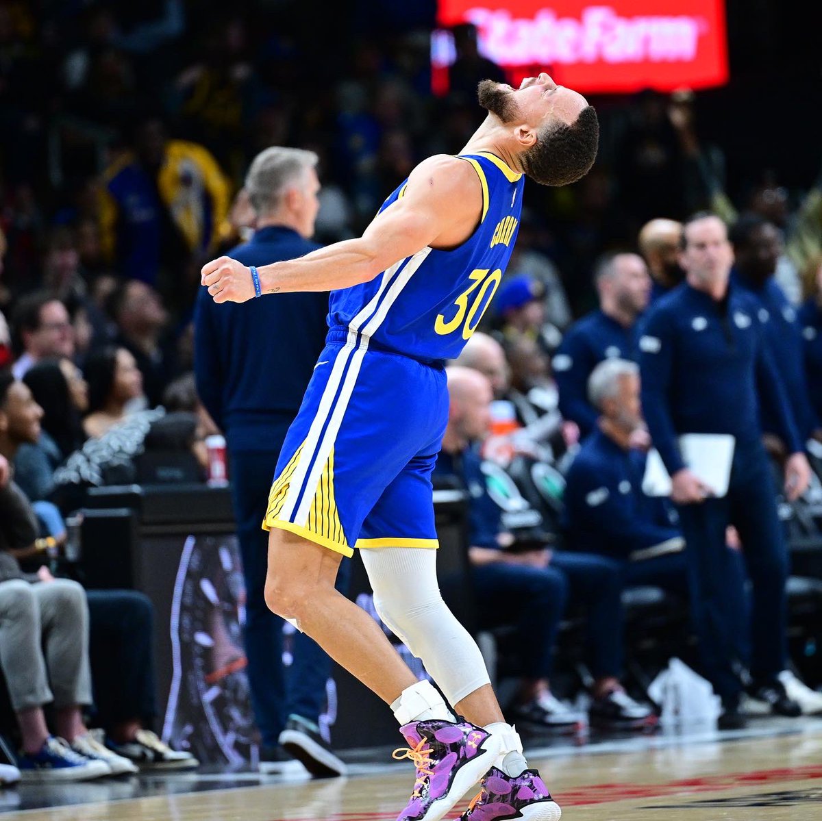 ThirtyInk's tweet photo. CAREER MILESTONE— 23K. 

@StephenCurry30 hits a career milestone of 23,000 career points. Congratulations to the boss. 🔥 

#ElevateTheUnder #StephenCurry #GoldenStateWarriors https://t.co/7Px7fuoY8o
