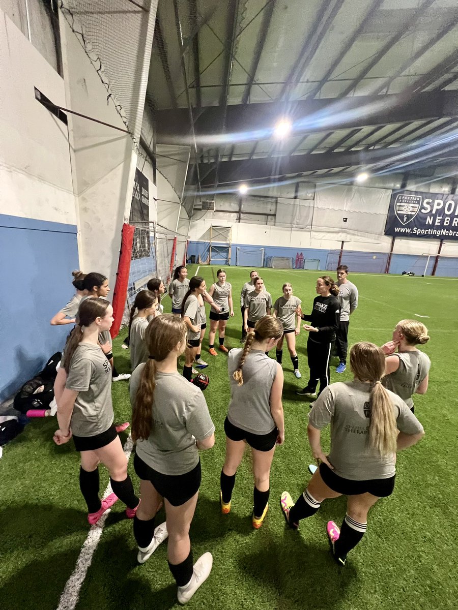 Thank you to coaches Lindsey and Kevin @DrakeWSoccer for coming out to 2007 and 2008 @SNFCGirlsGA last session of the winter.