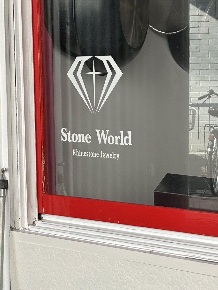 standdecopin17's tweet photo. ストーンワールドさんの
カッコ良すぎるシール
貼らしてもろてます
#StoneWorld
#ラインストーン
#オリジナル
#キラキラ
https://t.co/vjQgoB9Qfn https://t.co/h1tLyIqPhS