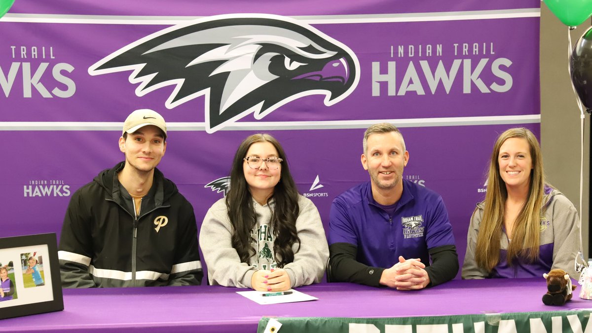 addy_hamilton50's tweet photo. Officially official 🦬💚

@BethanyBison_sb @PumaAcademy_ https://t.co/jDzxdvnmjk
